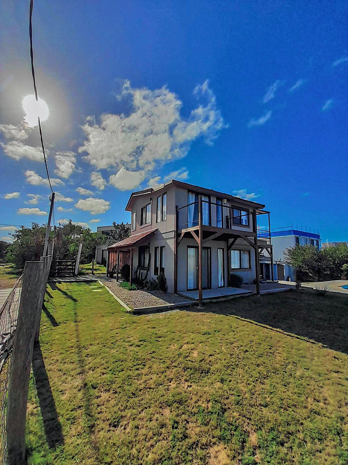 Casa Sándalo – vista exterior frente al mar